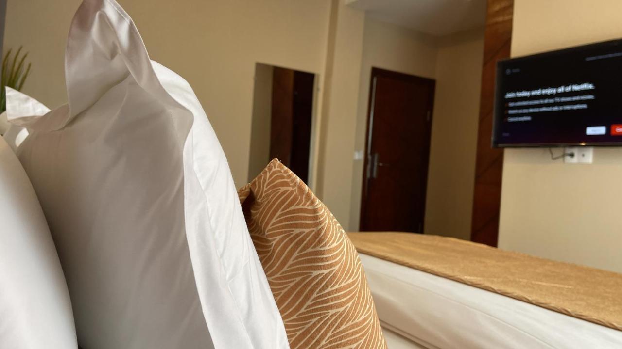 Sky Kenako Hotel Крібі Екстер'єр фото