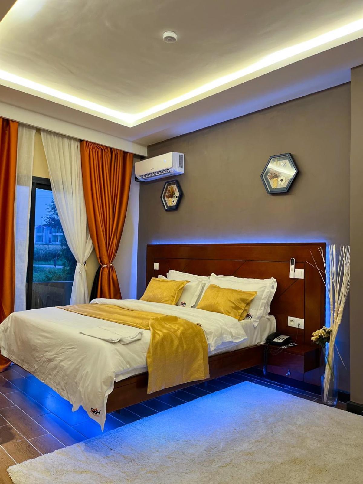 Sky Kenako Hotel Крібі Екстер'єр фото