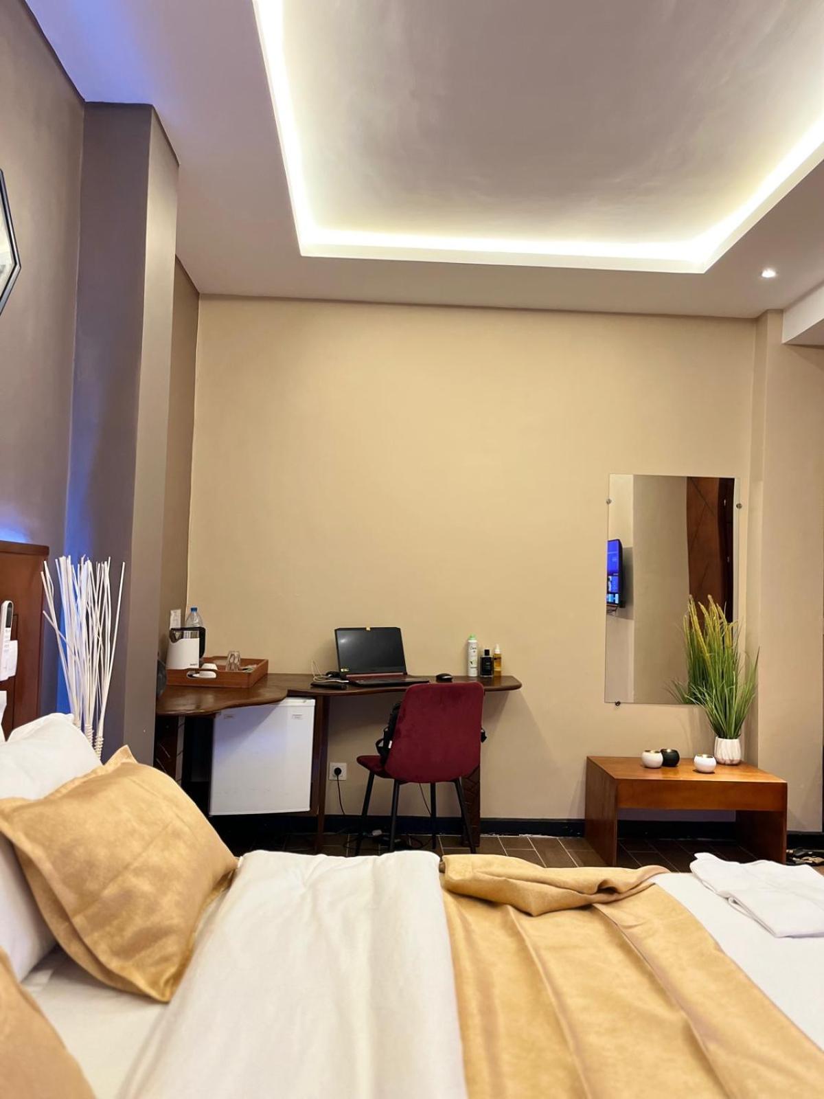 Sky Kenako Hotel Крібі Екстер'єр фото