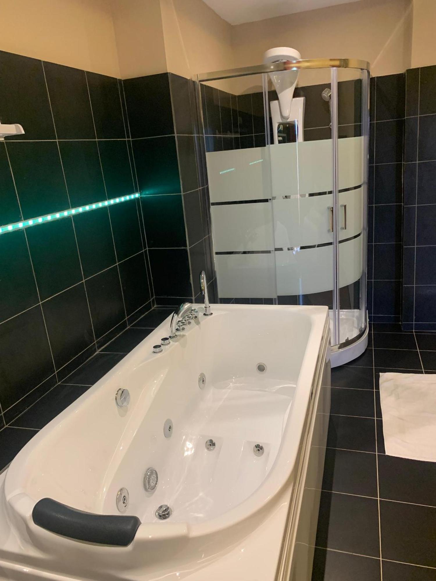 Sky Kenako Hotel Крібі Екстер'єр фото