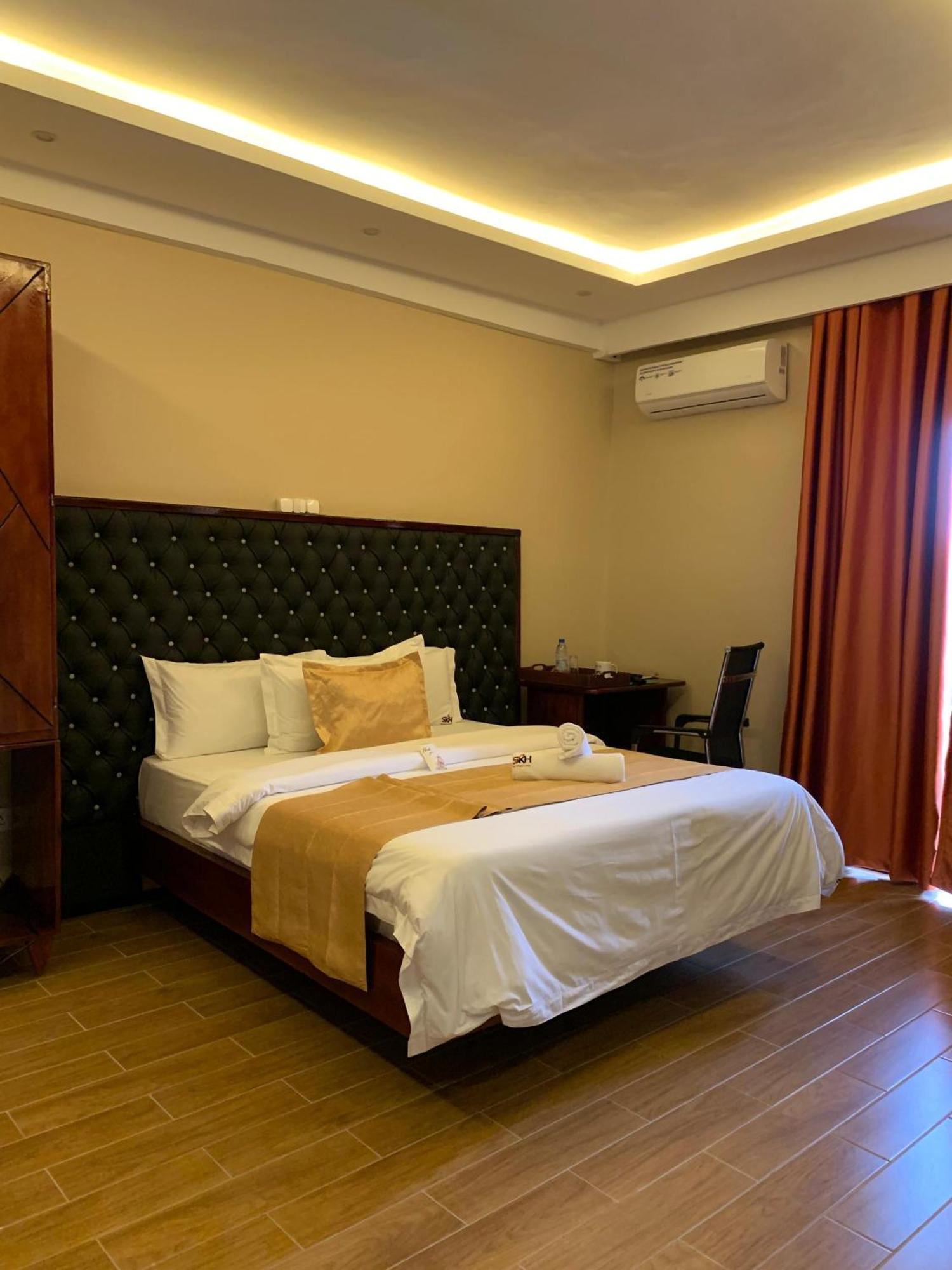 Sky Kenako Hotel Крібі Екстер'єр фото