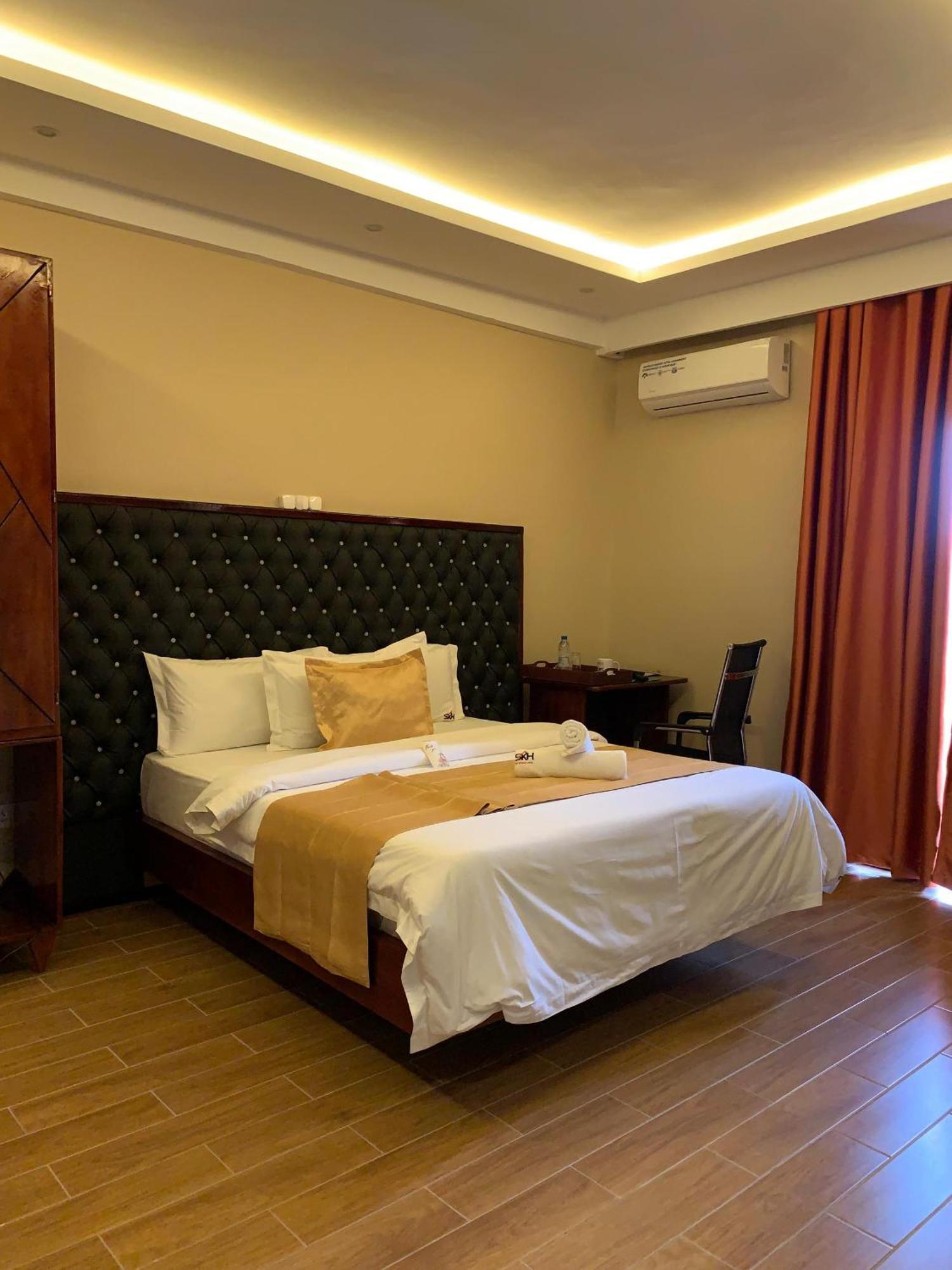 Sky Kenako Hotel Крібі Екстер'єр фото