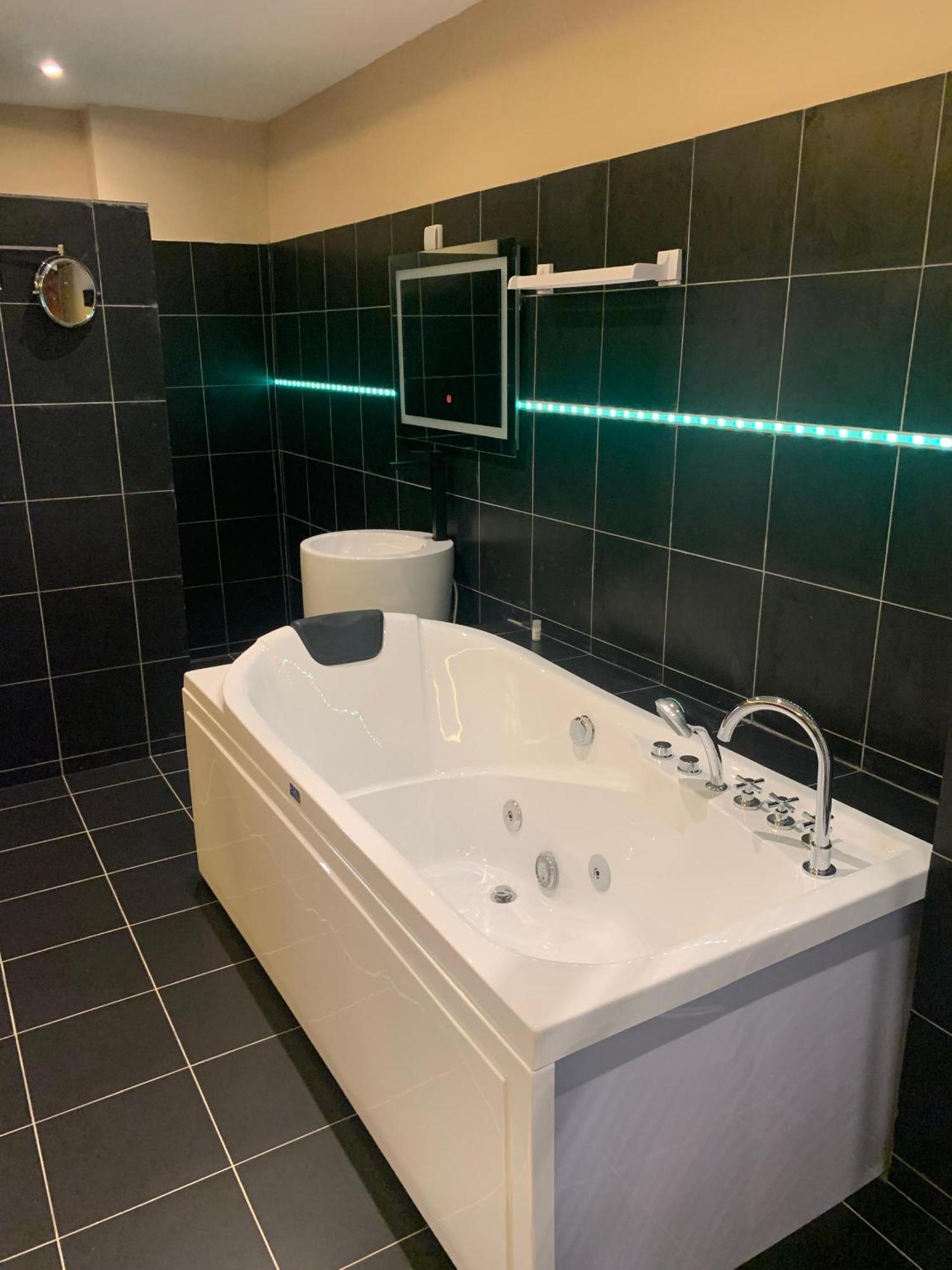 Sky Kenako Hotel Крібі Екстер'єр фото