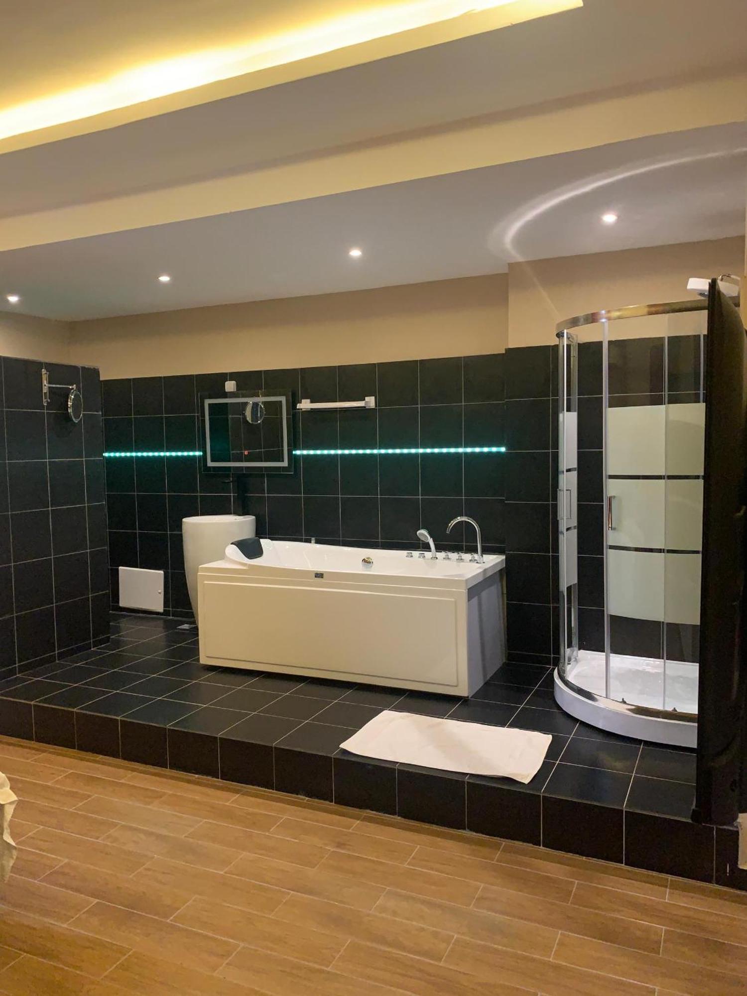 Sky Kenako Hotel Крібі Екстер'єр фото