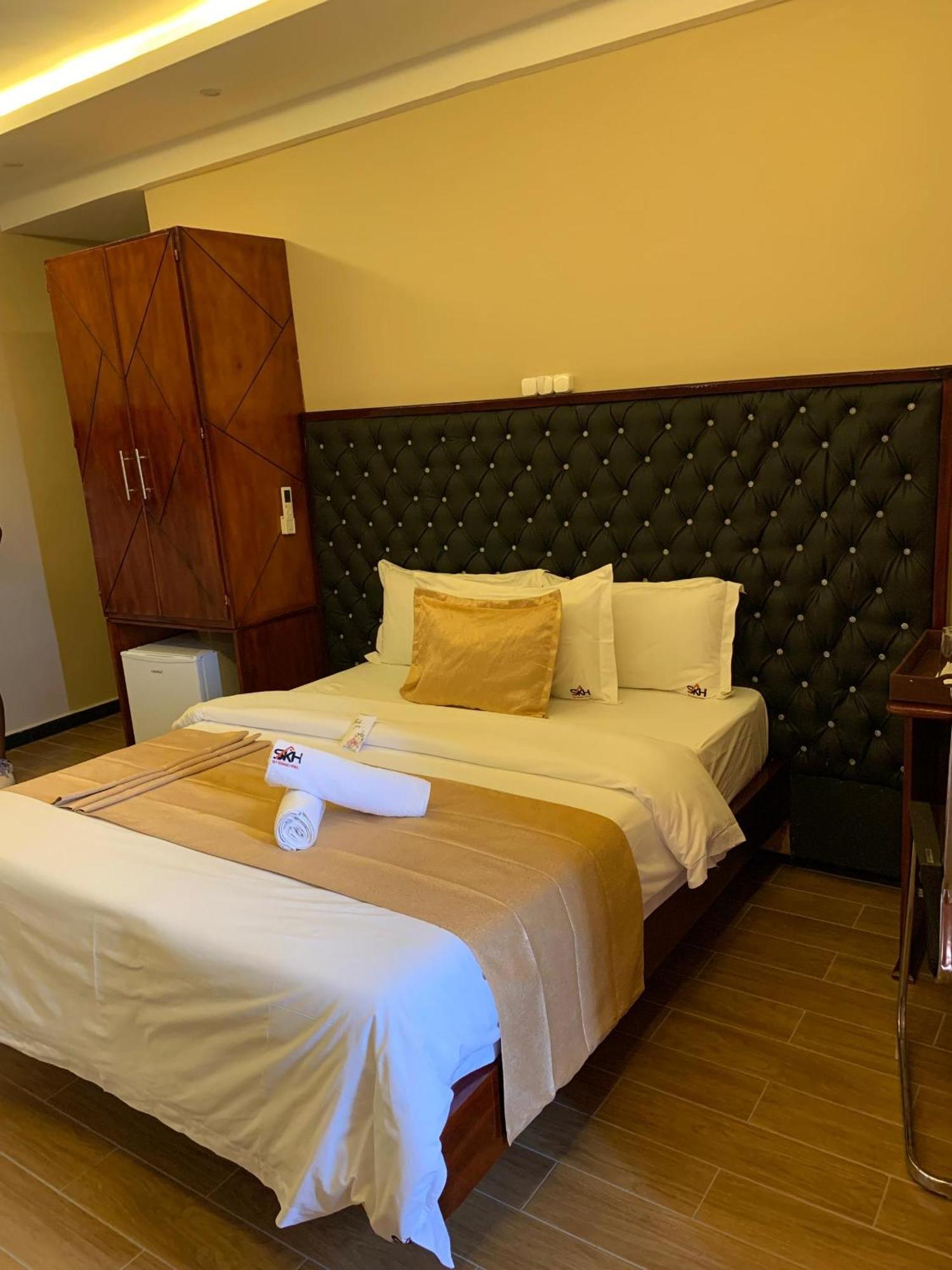Sky Kenako Hotel Крібі Екстер'єр фото