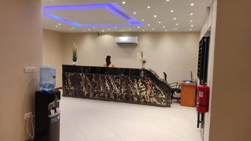 Sky Kenako Hotel Крібі Екстер'єр фото