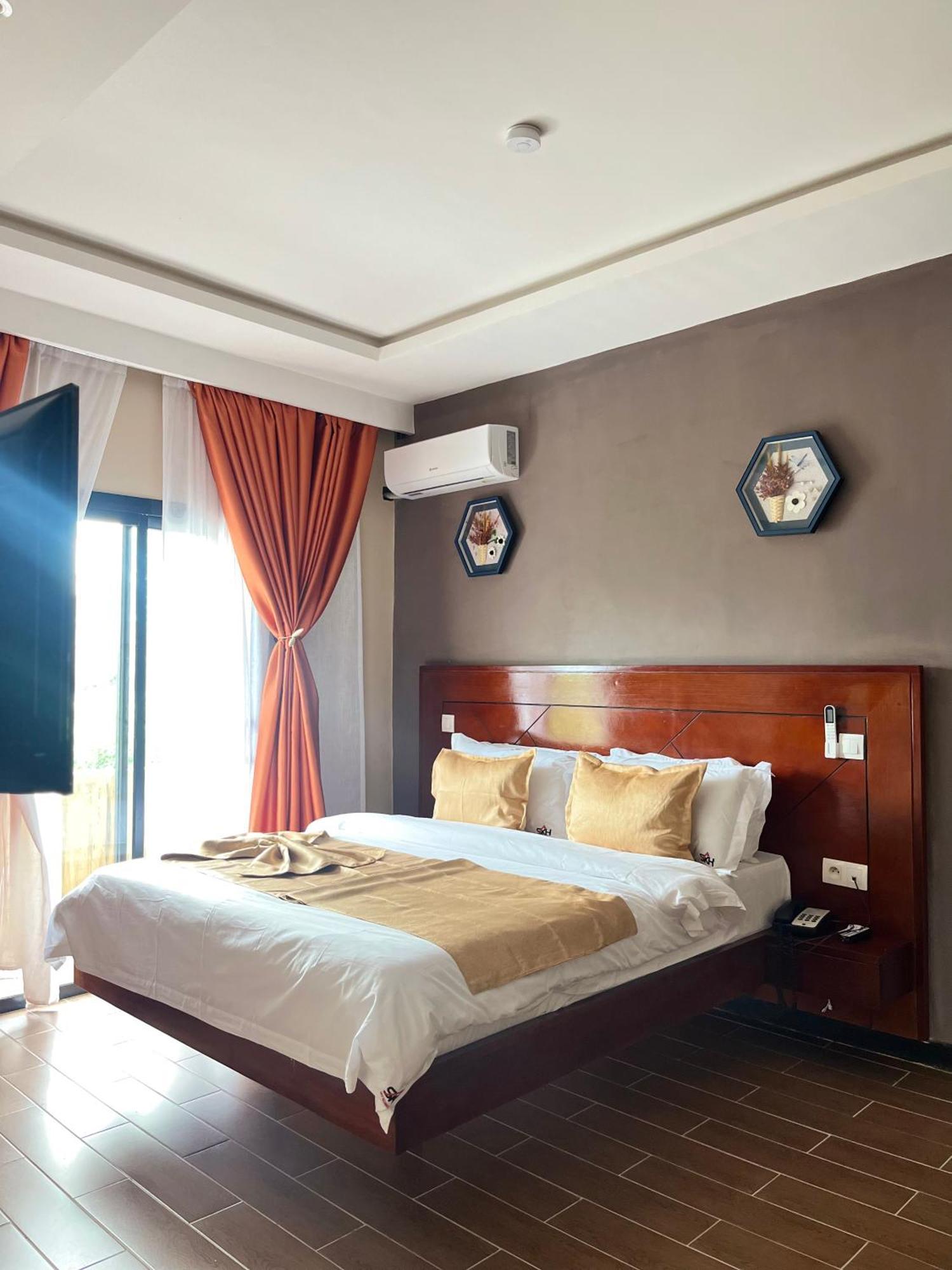 Sky Kenako Hotel Крібі Екстер'єр фото